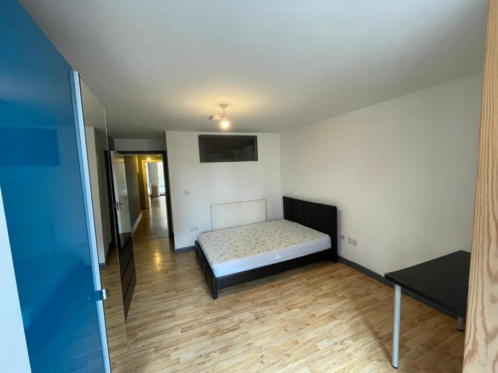 Noor Court, Raven Row - london - Greater London - E1